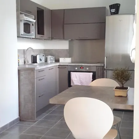 T3 65 M2 Centre Apartment *