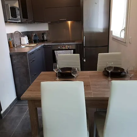 T3 65 M2 Centre Apartment